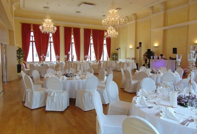 בית מלון כפרי Am Schloss Aurich Schlossresidenz