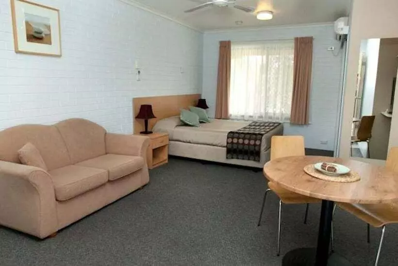 Byron Motor Lodge Motel