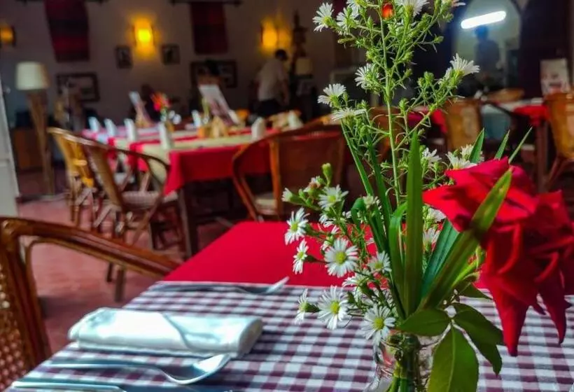 فندق Au Cabaret Vert