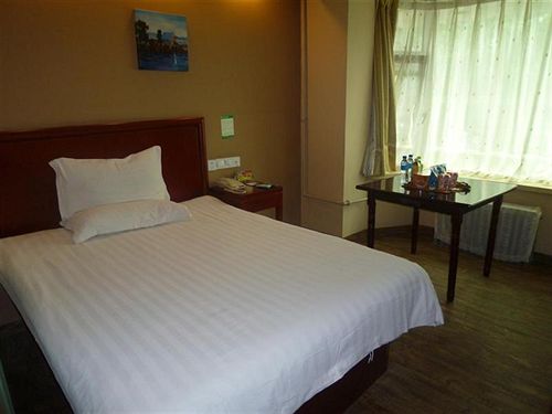 בית מלון כפרי Greentree Inn Taiyuan Wuyi Road Express