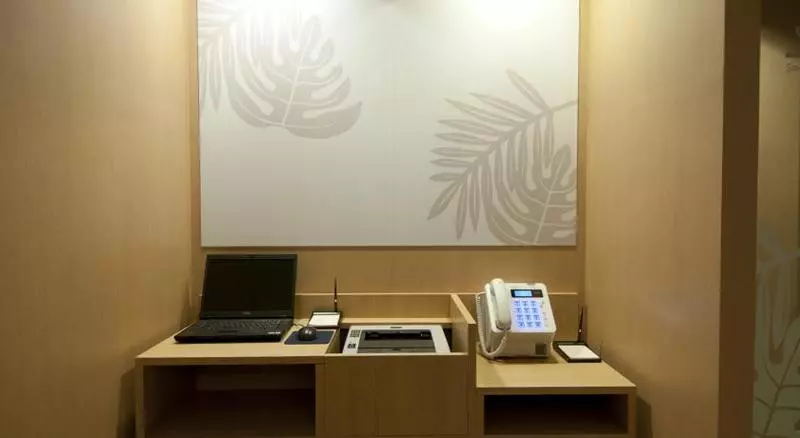 Отель Nishitetsu Resort Inn Naha