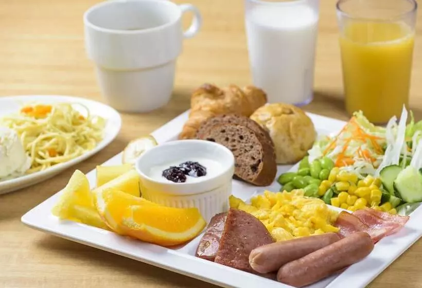 Отель Nishitetsu Resort Inn Naha