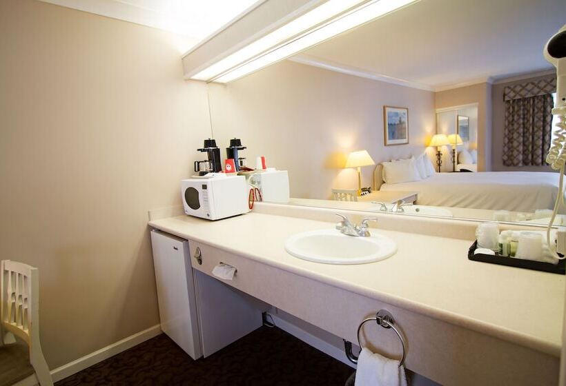 モーテル Glenwood Inn & Suites