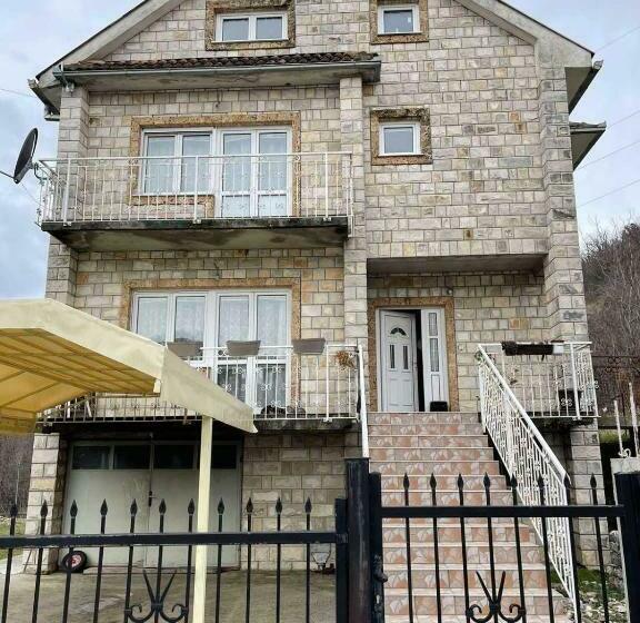 تختخواب و صبحانه Guesthouse Petrović