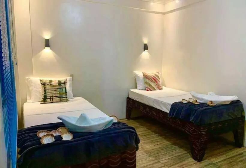 Hotelli Pamanilao And Padoy S Dive Camp