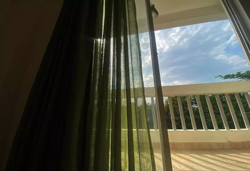 Hotel Citrine