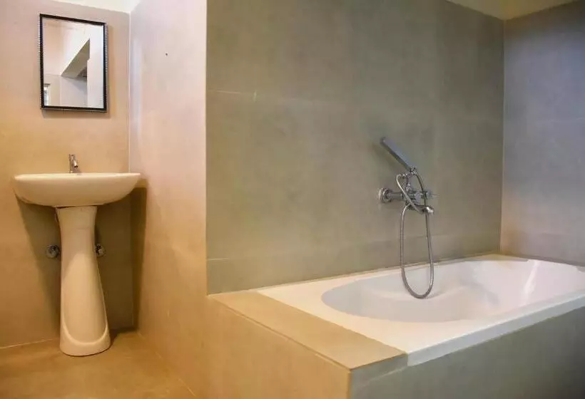 Hotel Citrine