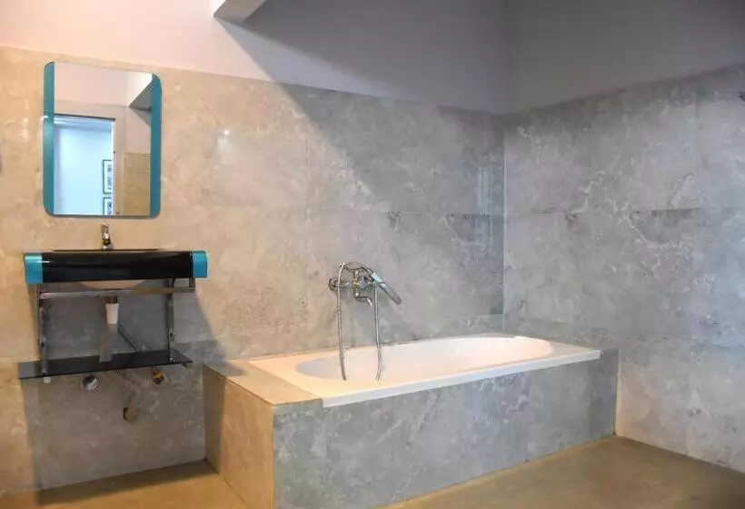 Hotel Citrine