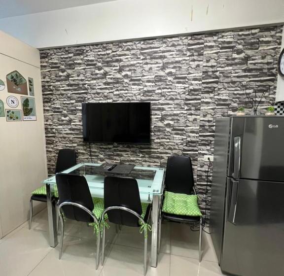 Kapszulahotel Staycation Sea Residences Moa Jermel