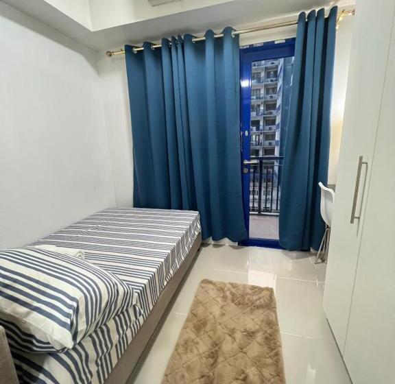 Kapszulahotel Staycation Sea Residences Moa Jermel