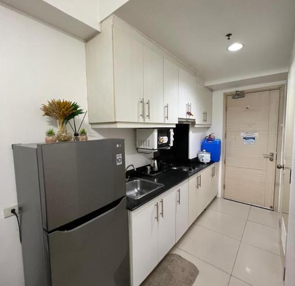 Kapszulahotel Staycation Sea Residences Moa Jermel