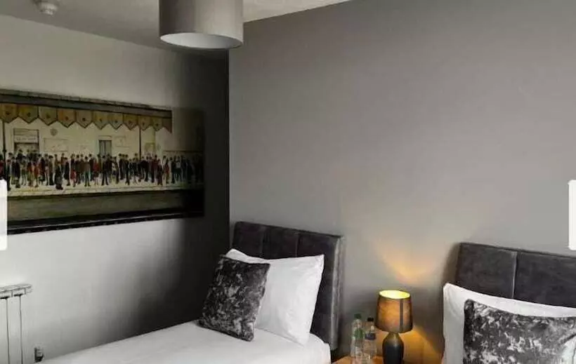 Old Railway Hotel Porton