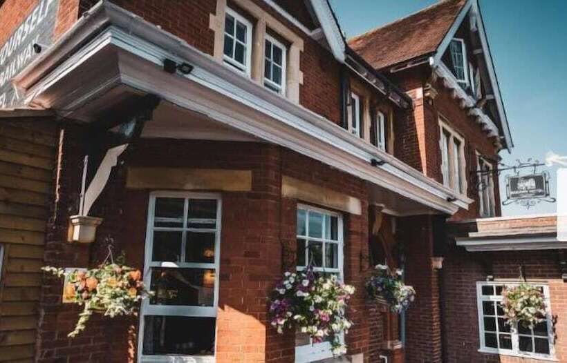 Old Railway Hotel Porton