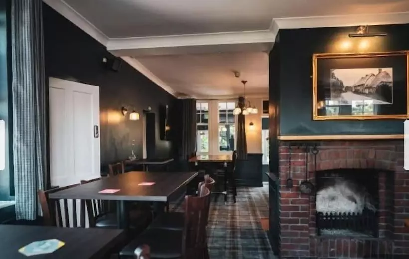 Old Railway Hotel Porton