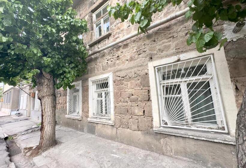 پانسیون Nunson Guest House