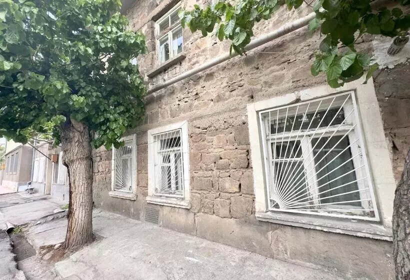 پانسیون Nunson Guest House