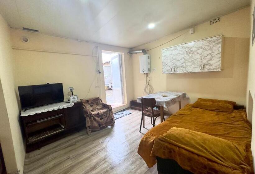 پانسیون Nunson Guest House