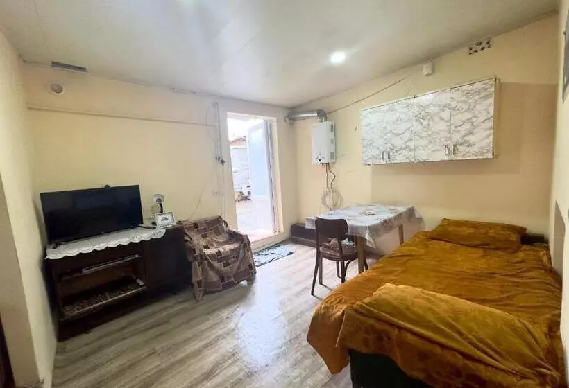 پانسیون Nunson Guest House