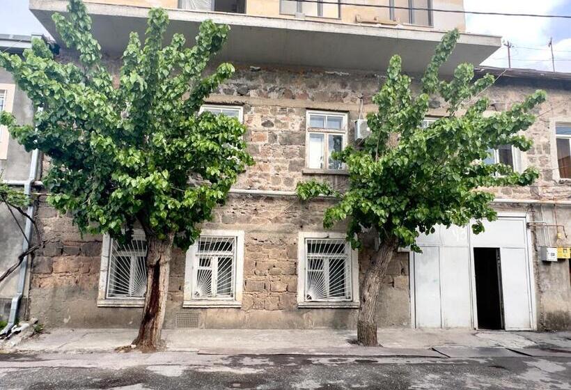 پانسیون Nunson Guest House