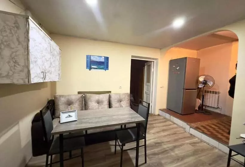 پانسیون Nunson Guest House