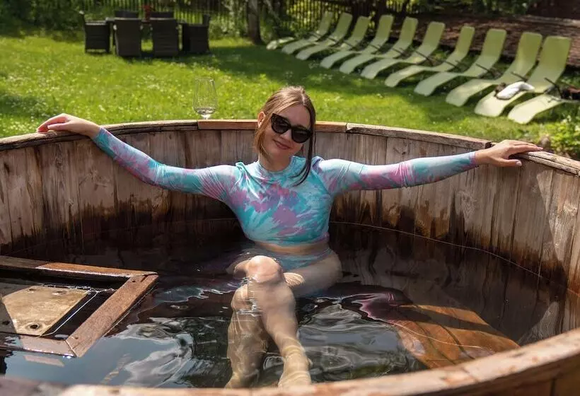 Hotelli Art E Boutique Rooms