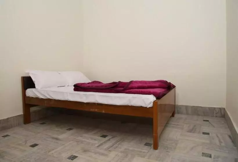 ホテル Yash Paradise