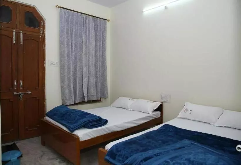 ホテル Yash Paradise