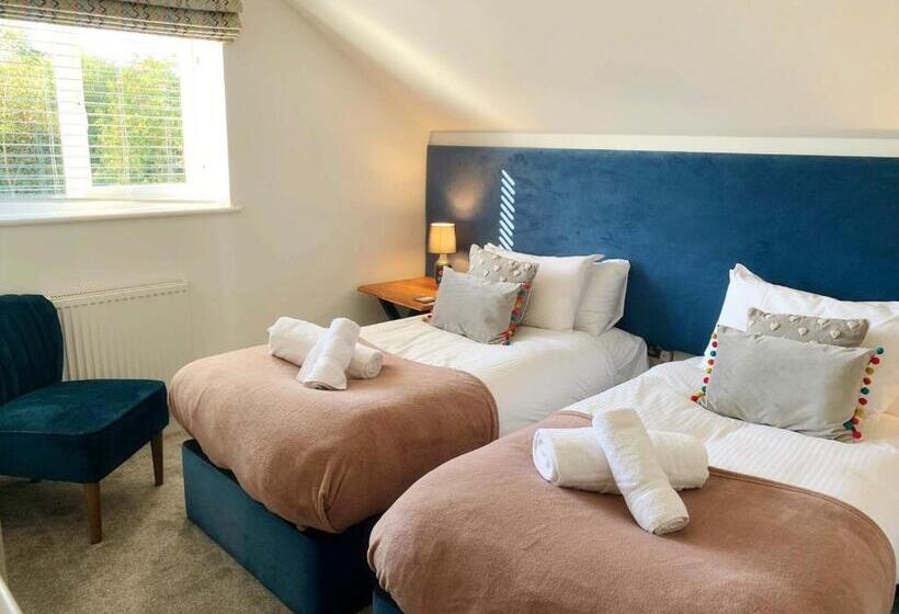 Waveside Waterside With Hot Tubresort Poolgym