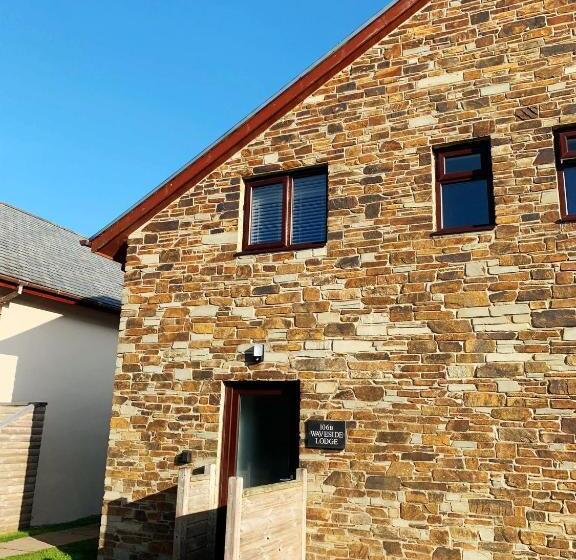 Waveside Waterside With Hot Tubresort Poolgym