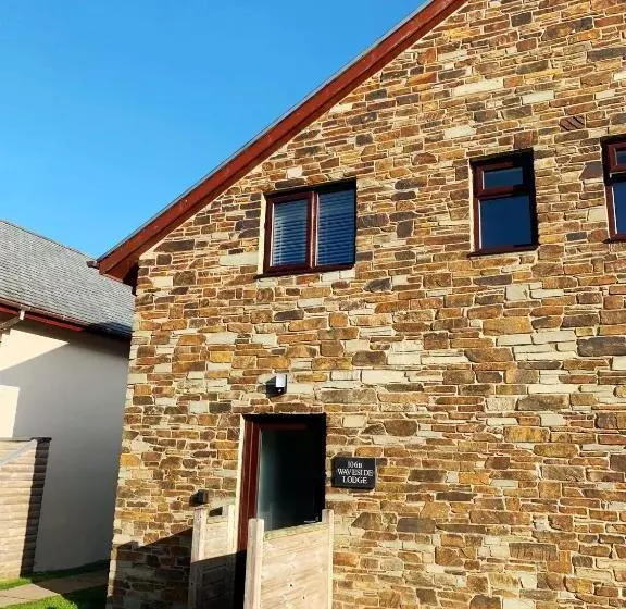 Waveside Waterside With Hot Tubresort Poolgym