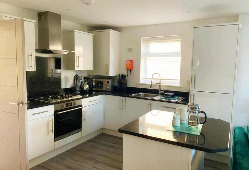 Waveside Waterside With Hot Tubresort Poolgym