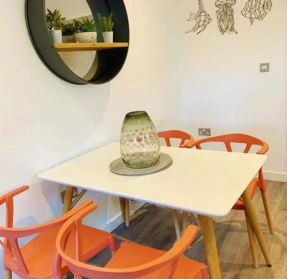 Waveside Waterside With Hot Tubresort Poolgym