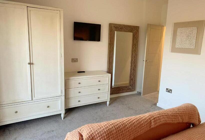 Waveside Waterside With Hot Tubresort Poolgym