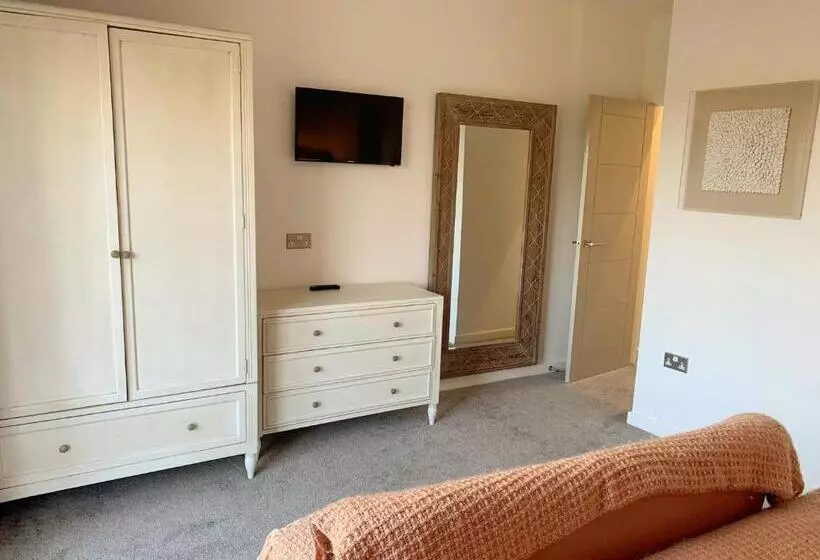 Waveside Waterside With Hot Tubresort Poolgym