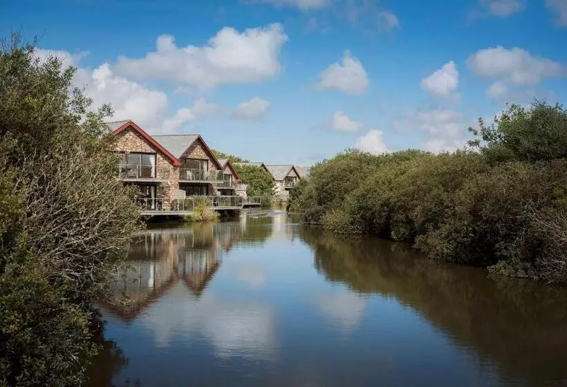 Waveside Waterside With Hot Tubresort Poolgym