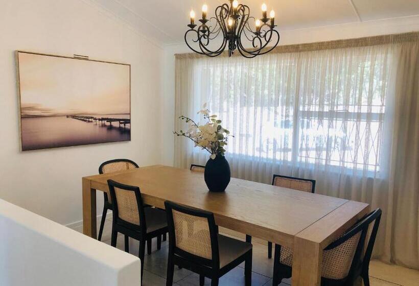 مبيت وإفطار Bluebanana Lodge