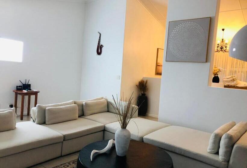 مبيت وإفطار Bluebanana Lodge