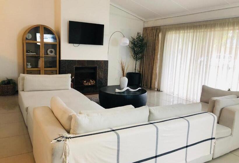 مبيت وإفطار Bluebanana Lodge