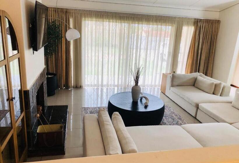 مبيت وإفطار Bluebanana Lodge