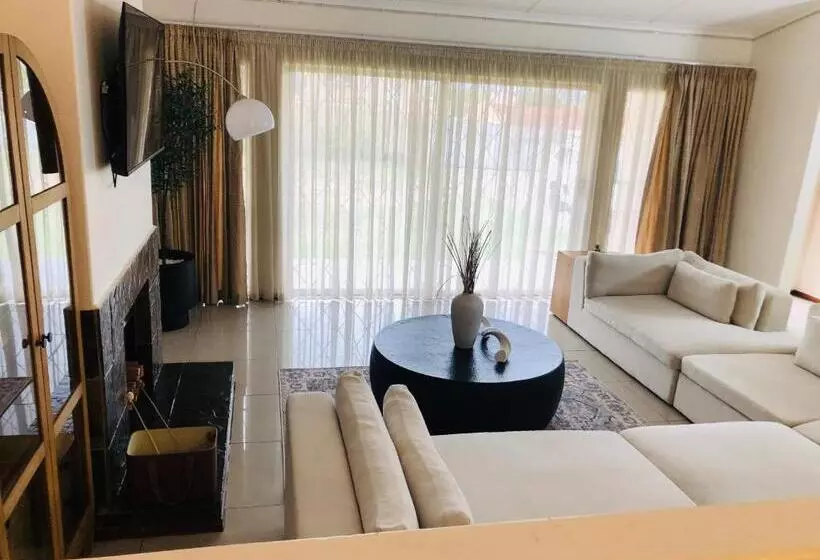 Aamiaismajoitus (B&B) Bluebanana Lodge