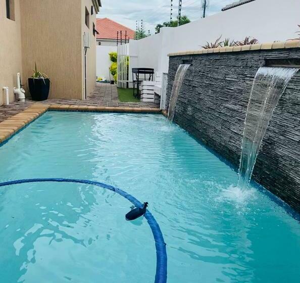 Bed and Breakfast Infinity Bnb Gaborone