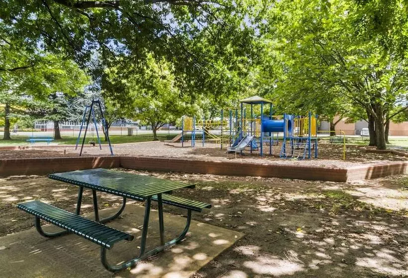 ホテル Queanbeyan Canberra