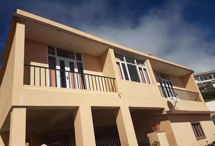 ベッドアンドブレックファースト Kumaragiri Cottages Kodaikanal