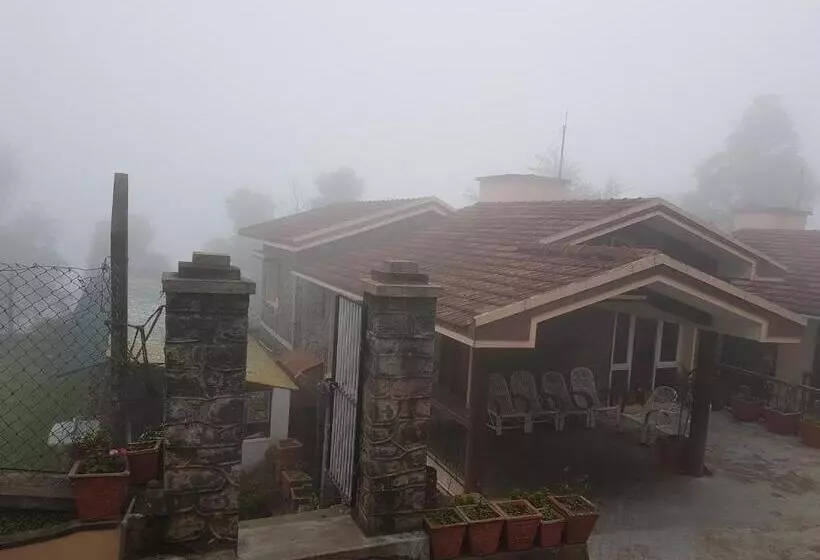 ベッドアンドブレックファースト Kumaragiri Cottages Kodaikanal