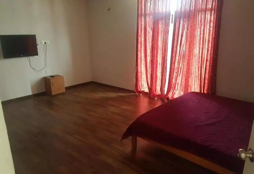 ベッドアンドブレックファースト Kumaragiri Cottages Kodaikanal