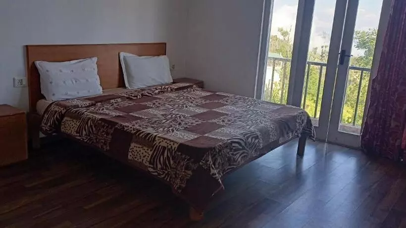 ベッドアンドブレックファースト Kumaragiri Cottages Kodaikanal