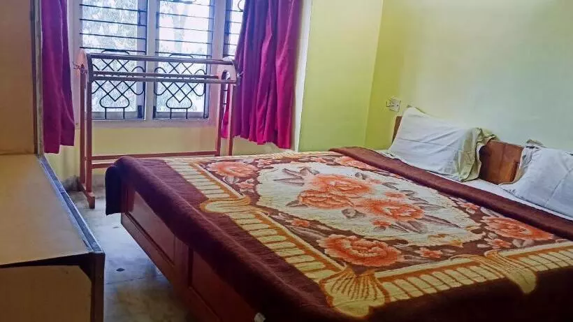 ベッドアンドブレックファースト Kumaragiri Cottages Kodaikanal