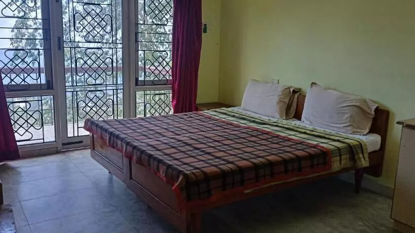 ベッドアンドブレックファースト Kumaragiri Cottages Kodaikanal