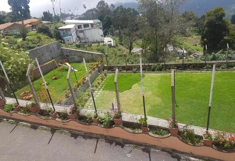ベッドアンドブレックファースト Kumaragiri Cottages Kodaikanal