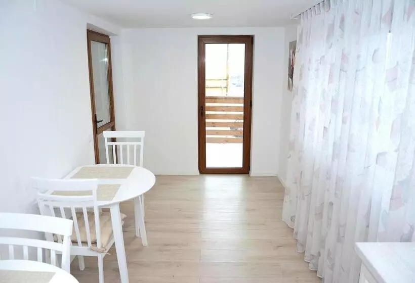 ペンション Vila Aras